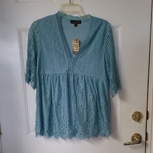 Blue Lace Women’s Top, size medium, NWT.